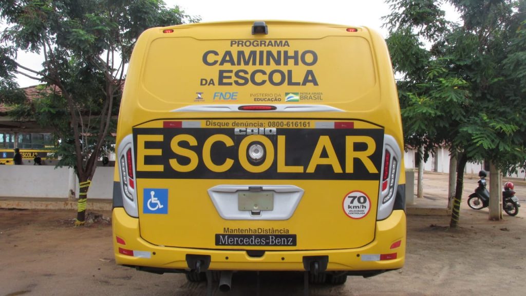 Prefeitura de Chácara  Dois ônibus escolares zero quilômetro foram  adquiridos