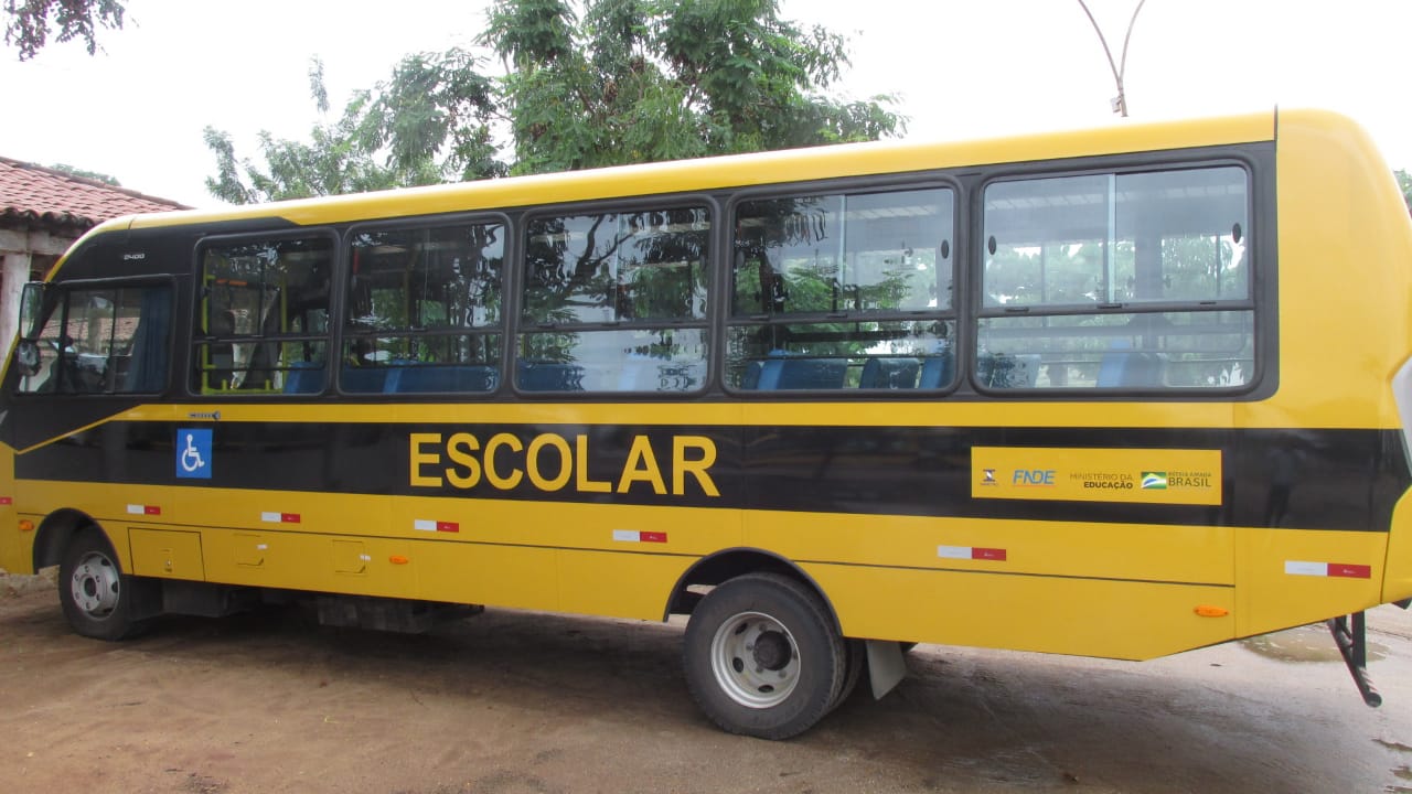 Prefeitura de Chácara  Dois ônibus escolares zero quilômetro foram  adquiridos