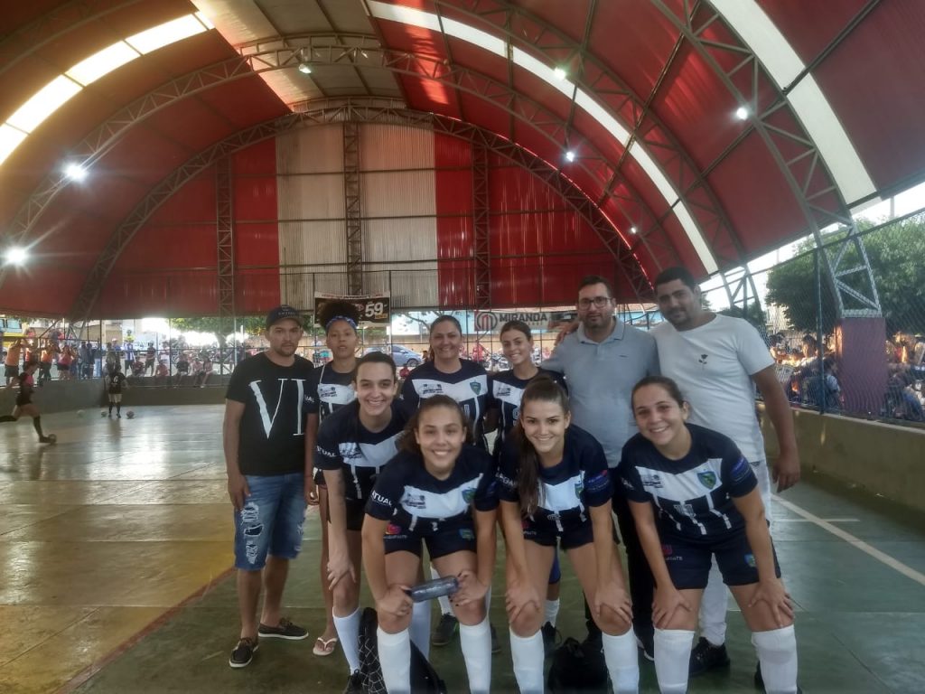 Futsal feminino de assentamento recebe aplausos por título em jogos  escolares - Câmara Municipal de Cascavel